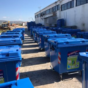 Ξεκίνησε η τοποθέτηση των 100 νέων μπλε κάδων στο Ηράκλειο Ξεκίνησε η τοποθέτηση των 100 νέων μπλε κάδων στο Ηράκλειο