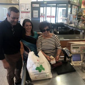 Μια «μπλε» τσάντα από τον… μπλε κάδο της ανακύκλωσης! Μια «μπλε» τσάντα από τον… μπλε κάδο της ανακύκλωσης!