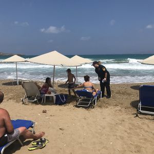 Δράση ενημέρωσης και διανομής του χάρτινου σταχτοδοχείου παραλίας Δράση ενημέρωσης και διανομής του χάρτινου σταχτοδοχείου παραλίας