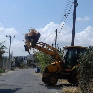 Με όλα τα διαθέσιμα μέσα και το προσωπικό των υπηρεσιών Καθαριότητας και Πρασίνου, συνεχίζονται και τον Αύγουστο οι στοχευμένες παρεμβάσεις της Δημοτικής Αρχή στο Δήμο Ηρακλείου. Με όλα τα διαθέσιμα μέσα και το προσωπικό των υπηρεσιών Καθαριότητας και Πρασίνου, συνεχίζονται και τον Αύγουστο οι στοχευμένες παρεμβάσεις της Δημοτικής Αρχή στο Δήμο Ηρακλείου.