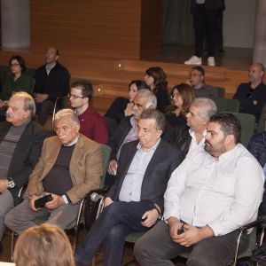 Συγκίνηση και φορτισμένο κλίμα στην τελετή απονομής του 1ου βραβείου «Βιργινία Μανασάκη» Συγκίνηση και φορτισμένο κλίμα στην τελετή απονομής του 1ου βραβείου «Βιργινία Μανασάκη»