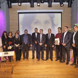 Συγκίνηση και φορτισμένο κλίμα στην τελετή απονομής του 1ου βραβείου «Βιργινία Μανασάκη» Συγκίνηση και φορτισμένο κλίμα στην τελετή απονομής του 1ου βραβείου «Βιργινία Μανασάκη»